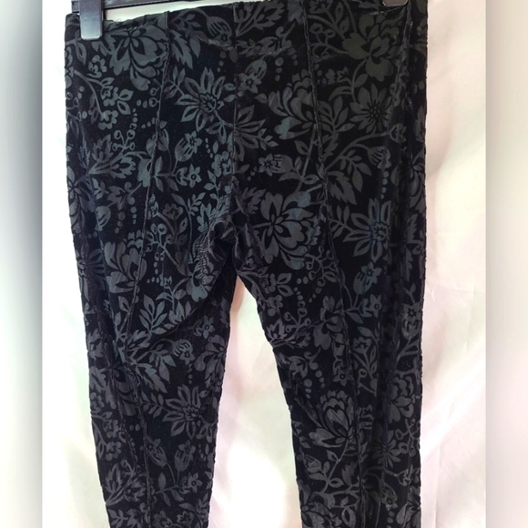 Dolce Vita Pants - DOLCE Vita Velvet Floral Leggings. Medium. Excellent Pre Loved Condition.